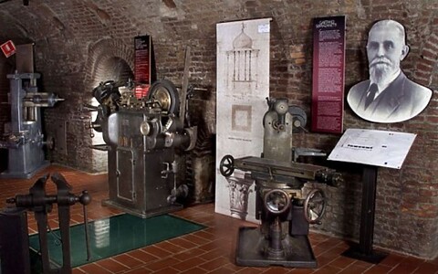 Fresatrice universale all'interno della sezione del Museo con strumentazioni provenienti dalle collezioni Aldini-Valeriani