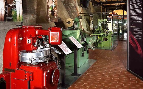 Confezionatrici GD e Carle & Montanari. Sullo sfondo una confezionatrice di Corazza